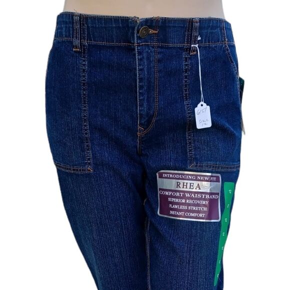 615148.......Gloria Vanderbilt  Crop Jeans Size 12, W34" 20"Inseam  11"Rise - Picture 1 of 6